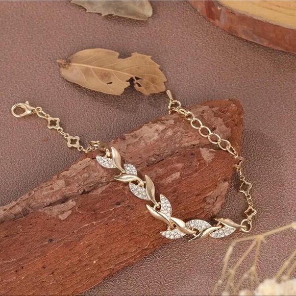 En Leaf Bracelet, European And American Fashion Bridal Jewelry Women Rhinestone - Picture 4 of 5